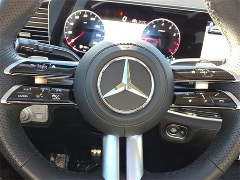 Used 2024 Mercedes-Benz GLS 580 4MATIC image 9