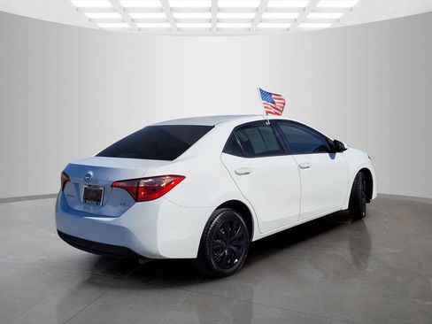 Used 2018 Toyota Corolla LE image 4