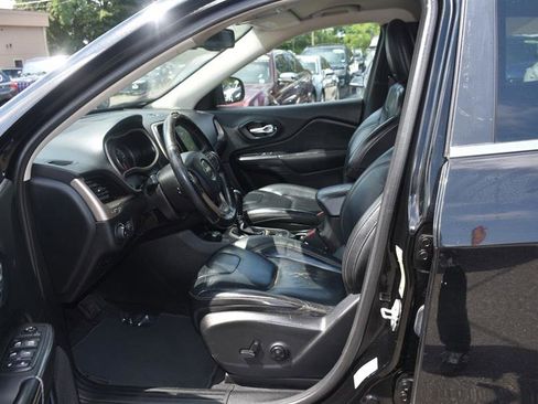 Used 2017 Jeep Cherokee Limited image 8