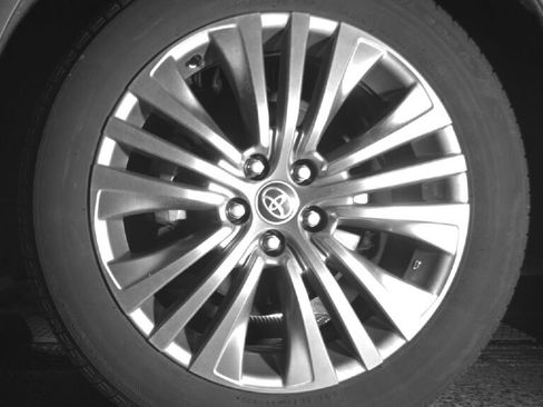 Used 2023 Toyota Venza XLE image 13