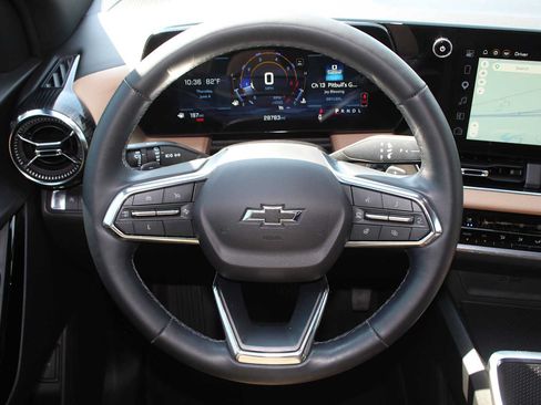 Used 2025 Chevrolet Equinox ACTIV w/ Safety and Technology Package FWD image 35