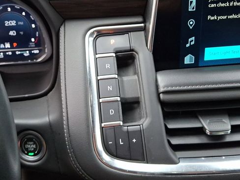 Used 2023 Chevrolet Suburban LT image 16