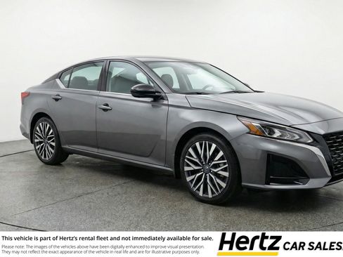 Used 2025 Nissan Altima 2.5 SV image 1