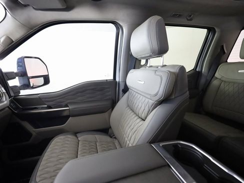 Used 2025 Ford F450 Platinum w/ Platinum Plus Package image 47