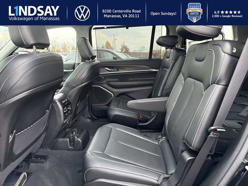 Used 2023 Jeep Grand Cherokee L Limited w/ Luxury Tech Group II image 10