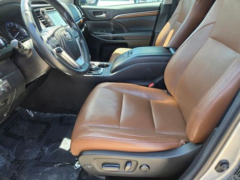 Used 2018 Toyota Highlander Limited Platinum AWD/4WD image 12