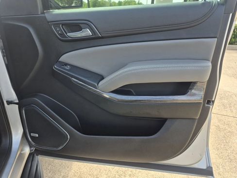 Used 2019 Chevrolet Suburban LT AWD/4WD image 17