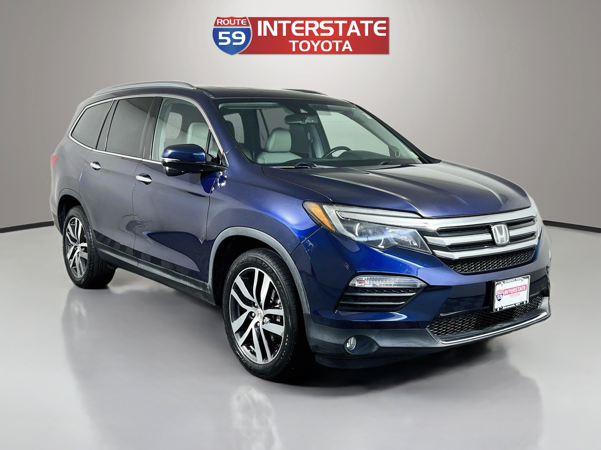 Used 2016 Honda Pilot Touring image 1