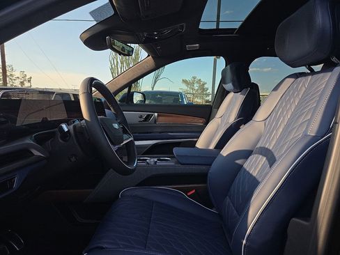 New 2026 Cadillac Vistiq Premium Luxury w/ LPO, Floor Liner Package image 23