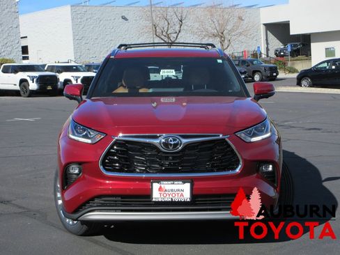 New 2026 Toyota Highlander Platinum image 22