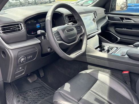 Used 2025 Jeep Wagoneer Series II AWD/4WD image 15