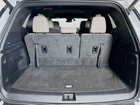 Used 2024 GMC Acadia Elevation image 27