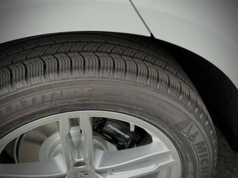 Used 2025 Porsche Macan image 19