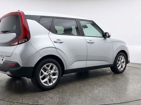 Used 2025 Kia Soul LX w/ LX Technology Package FWD image 9