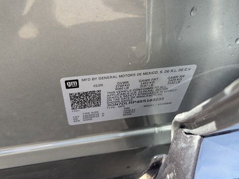 Used 2025 Chevrolet Equinox EV LT w/ Convenience Package image 16