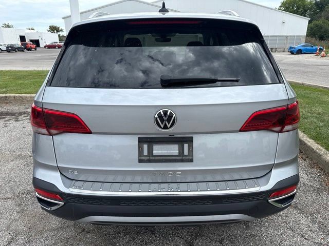 Used 2023 Volkswagen Taos SE w/ Panoramic Sunroof Package FWD image 5
