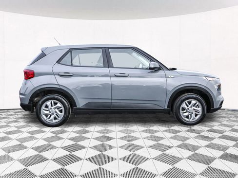 Certified 2023 Hyundai Venue SE image 9