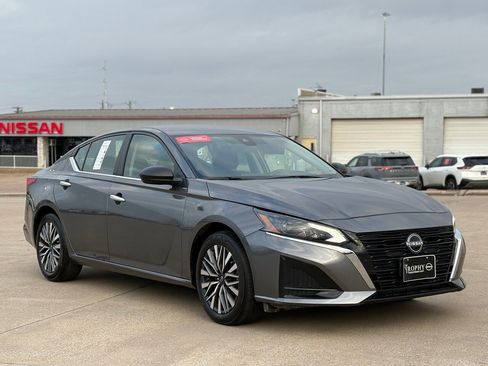 Certified 2025 Nissan Altima 2.5 SV image 5