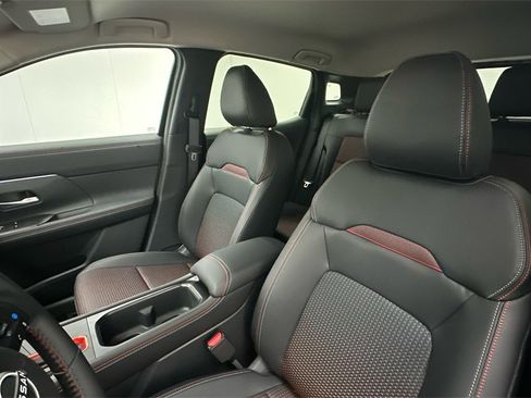 New 2026 Nissan Kicks SR w/ Cold Weather Package image 9