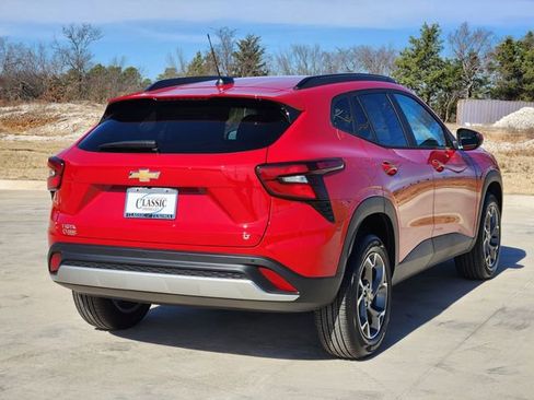 New 2026 Chevrolet Trax LT w/ Driver Confidence Package FWD image 5