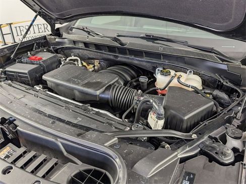 Used 2025 Chevrolet Suburban Z71 image 39