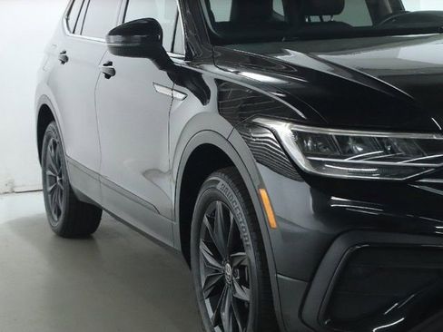 Used 2023 Volkswagen Tiguan SE w/ Panoramic Sunroof Package AWD/4WD image 8