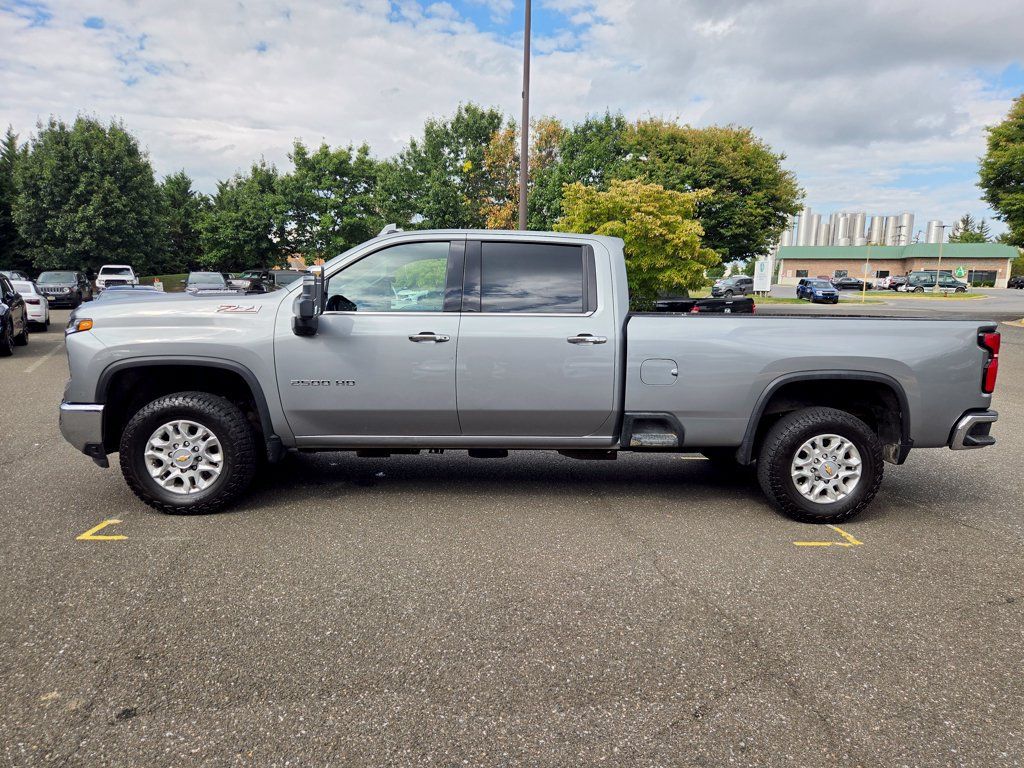 Used 2025 Chevrolet Silverado 2500 LTZ w/ LTZ Premium Package AWD/4WD image 4