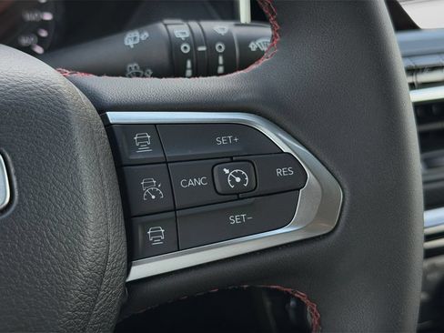 Used 2026 Jeep Compass Trailhawk AWD/4WD image 14