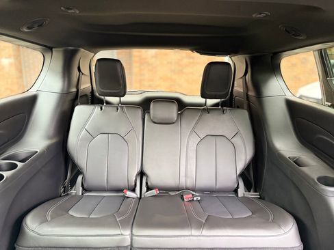 New 2026 Chrysler Pacifica Select image 23