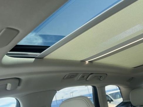 Used 2023 Volvo XC60 B5 Plus w/ Protection Package Premier image 19