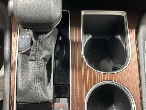 Used 2024 Toyota Sienna LE image 35