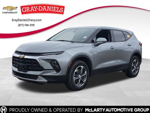 Used 2025 Chevrolet Blazer LT FWD image 1