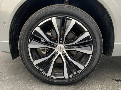 Used 2025 Volvo XC60 B5 Plus image 24