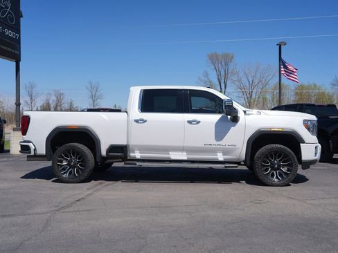 Used 2023 GMC Sierra 3500 Denali w/ Denali Ultimate Package AWD/4WD image 2