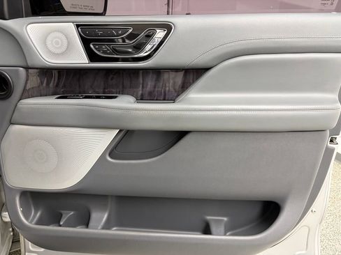 Used 2019 Lincoln Navigator Reserve image 48