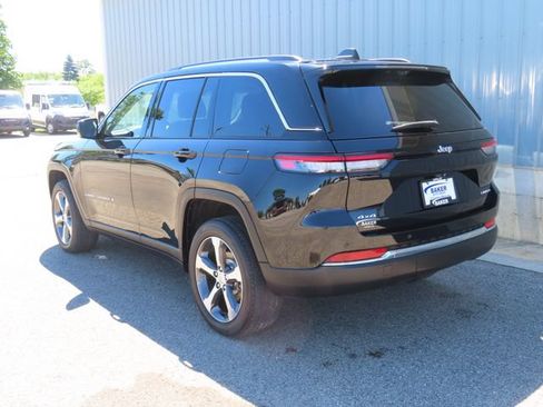 Used 2023 Jeep Grand Cherokee Limited w/ Luxury Tech Group II AWD/4WD image 11