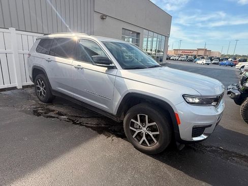 Used 2023 Jeep Grand Cherokee L Limited AWD/4WD image 4