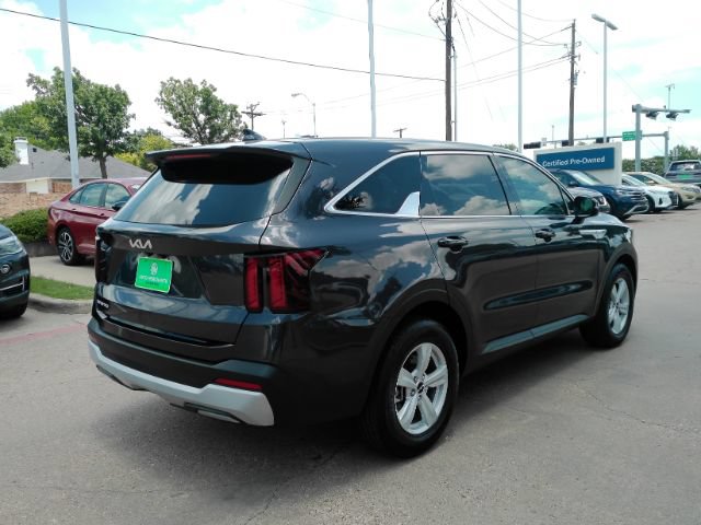 Used 2025 Kia Sorento LX FWD image 6