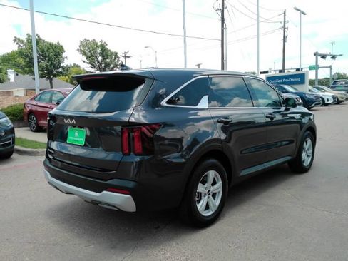 Used 2025 Kia Sorento LX FWD image 6