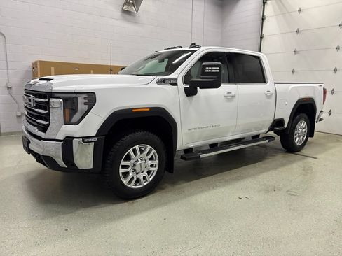 Used 2024 GMC Sierra 3500 SLE w/ SLE Value Package AWD/4WD image 9