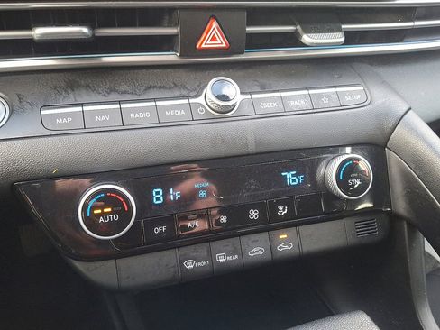 Used 2024 Hyundai Elantra SEL image 29