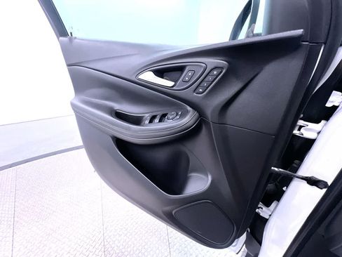 Used 2021 Buick Encore GX Essence FWD image 31