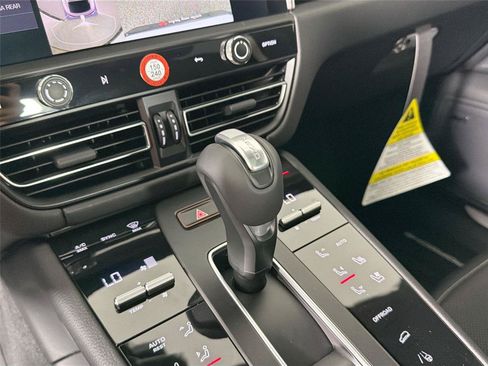 Used 2025 Porsche Macan S AWD/4WD image 34