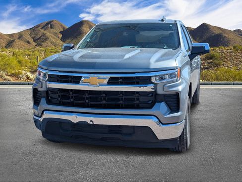 Used 2023 Chevrolet Silverado 1500 LT image 2