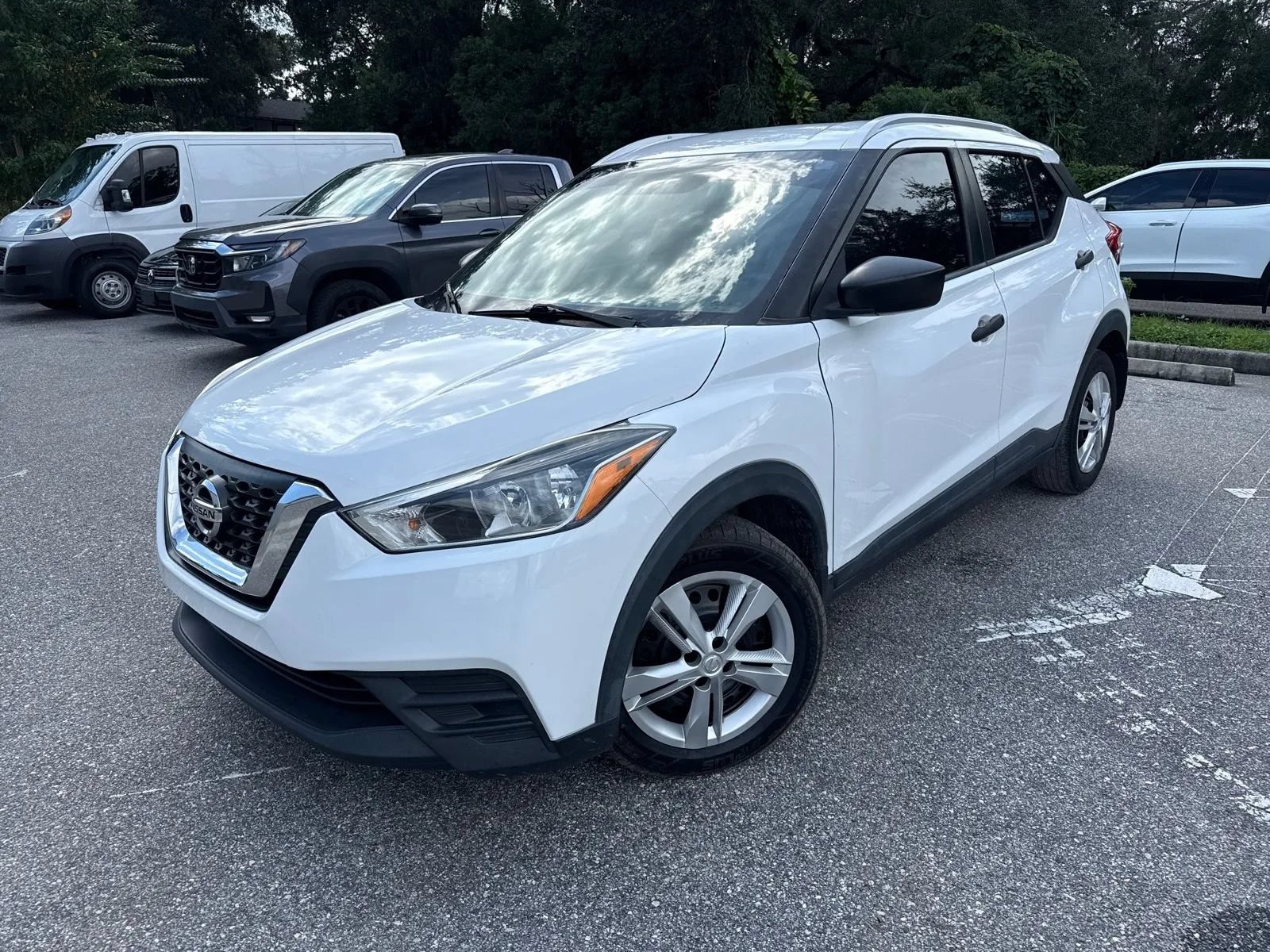 Used 2019 Nissan Kicks S FWD image 2