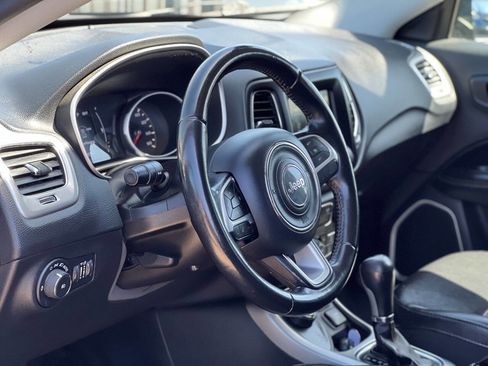 Used 2019 Jeep Compass Latitude image 13