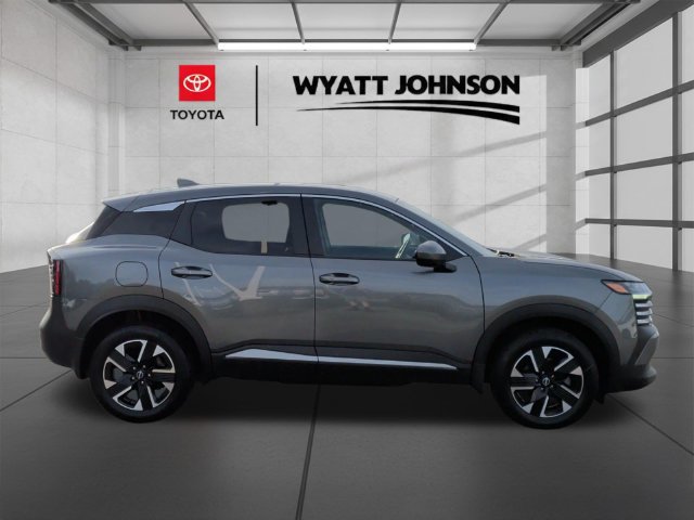 Used 2025 Nissan Kicks SV AWD/4WD image 7