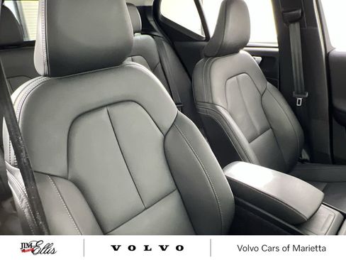 Used 2025 Volvo XC40 B5 Core image 24