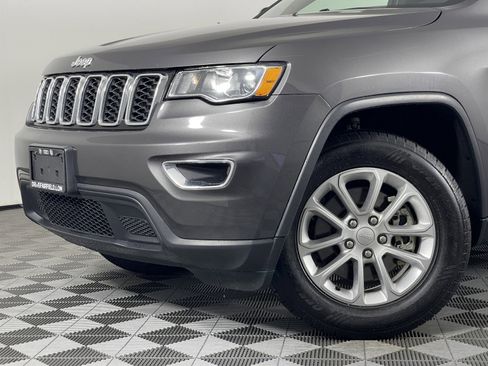 Used 2021 Jeep Grand Cherokee Laredo image 5