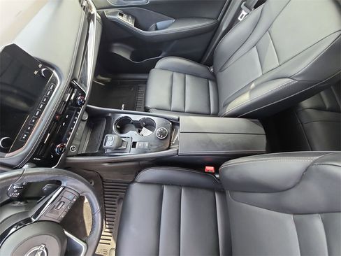 Used 2023 Nissan Rogue SL w/ SL Premium Package image 13